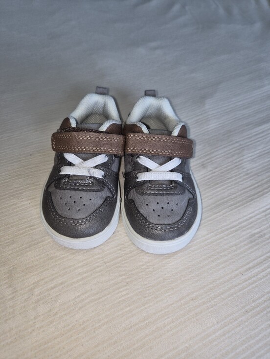 OshKosh B'gosh Other - OshKosh B'gosh Gray Velcro Shoes - Kids Size 4 - Great Condition